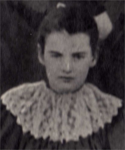 Photo of photos/Elphie Catherine McLennan bn 1887 portrait